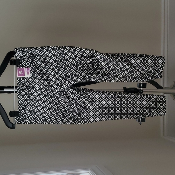 Old Navy black and white diva skinny ankle pants in size 12, NWT - Picture 5 of 9